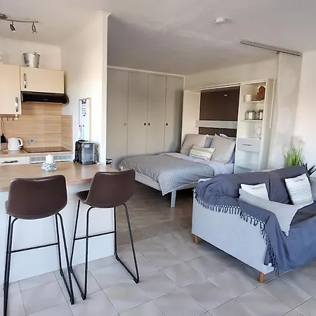 Apartment Grand Avec Coin Nuit, A Pied De Toutes Commodites