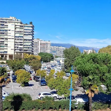 Appartement Grand Avec Coin Nuit, A Pied De Toutes Commodites Mandelieu