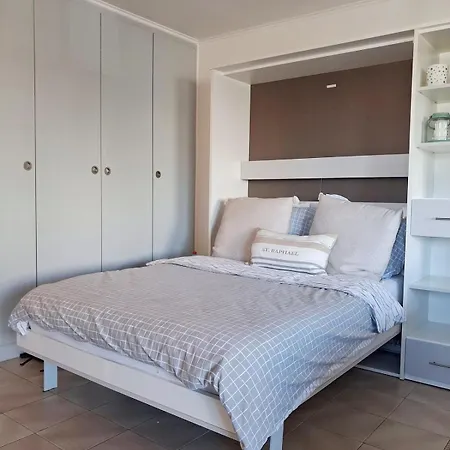 Grand Avec Coin Nuit, A Pied De Toutes Commodites